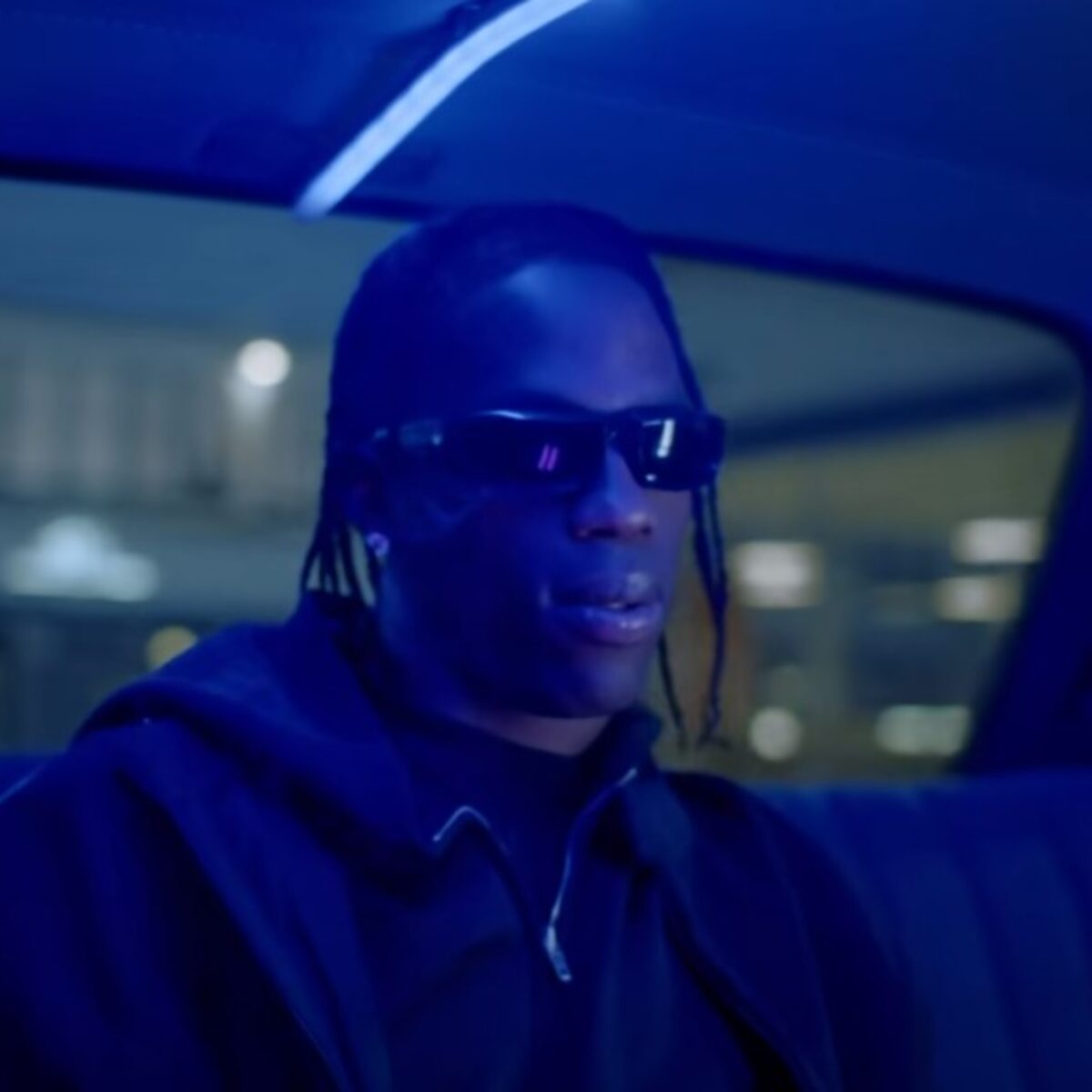 Lollapalooza 2027: Travis Scott, Charli XCX, Fountains DC e mais serão headliners