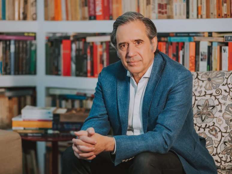 Foragido por dívida de pensão, historiador Marco Antonio Villa se pronuncia: 'Injustiça'
