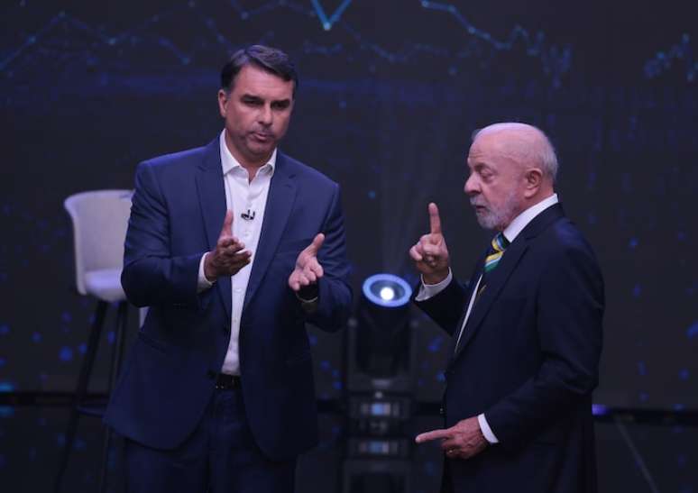 Campanhas de Lula e Flávio Bolsonaro chegam a acordo para abertura simultânea de sigilos
