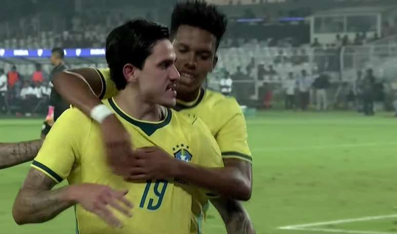 Brasil goleia a Índia com dois de Lino, mas deixa a desejar