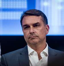 Flávio Bolsonaro (PL) pediu dinheiro a Daniel Vorcaro para financiar a cinebiografia sobre o pai, o ex-presidente Jair Bolsonaro Foto: Taba Benedicto/Estadão / Estadão