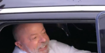 Lula sai de casa em Pinheiros, na capital paulista, por volta das 8h50 para votar em S&atilde;o Bernardo do Campo (SP) Foto: Reprodu&ccedil;&atilde;o/GloboNews