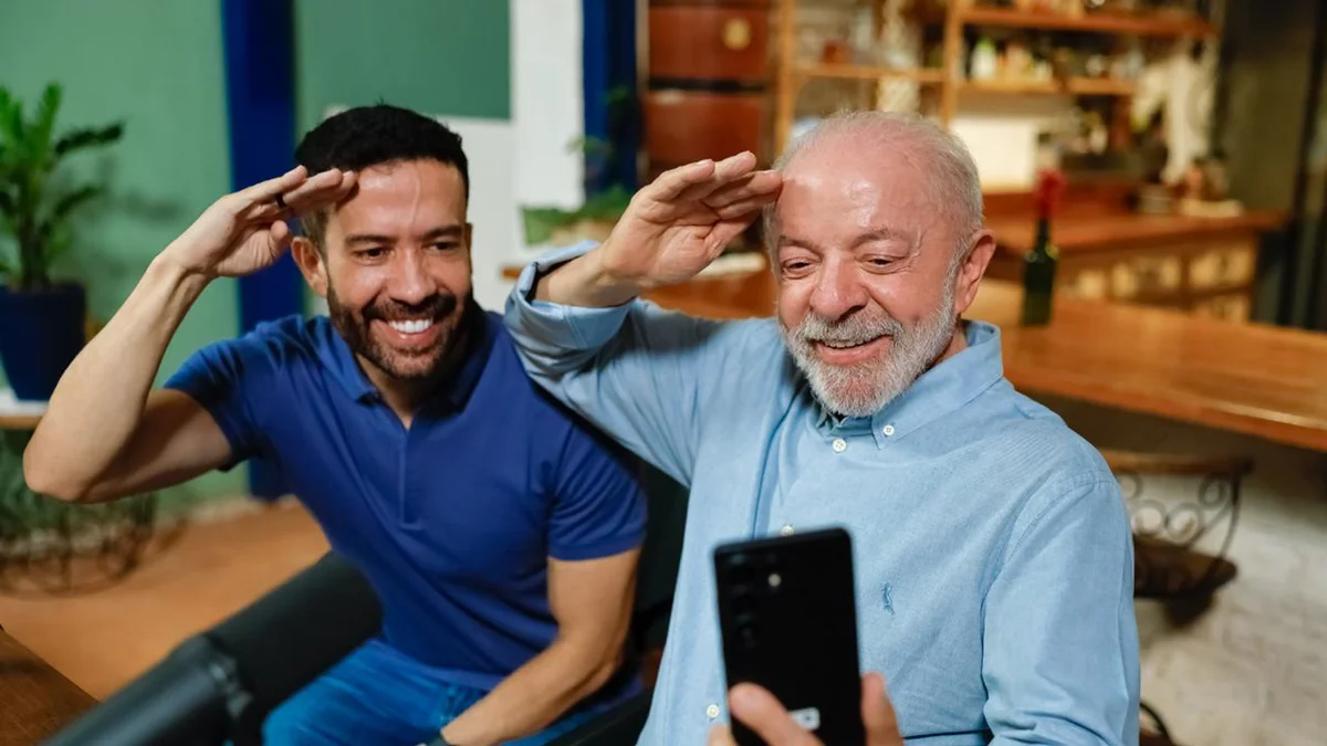 Em live com Janones, Lula pede mobilização "até o último voto"