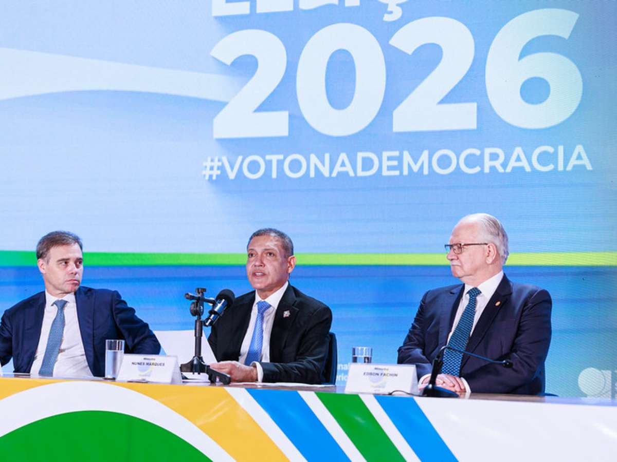 Prorrogação da votação é ápice de eleição marcada por protagonismo de TSE e STF