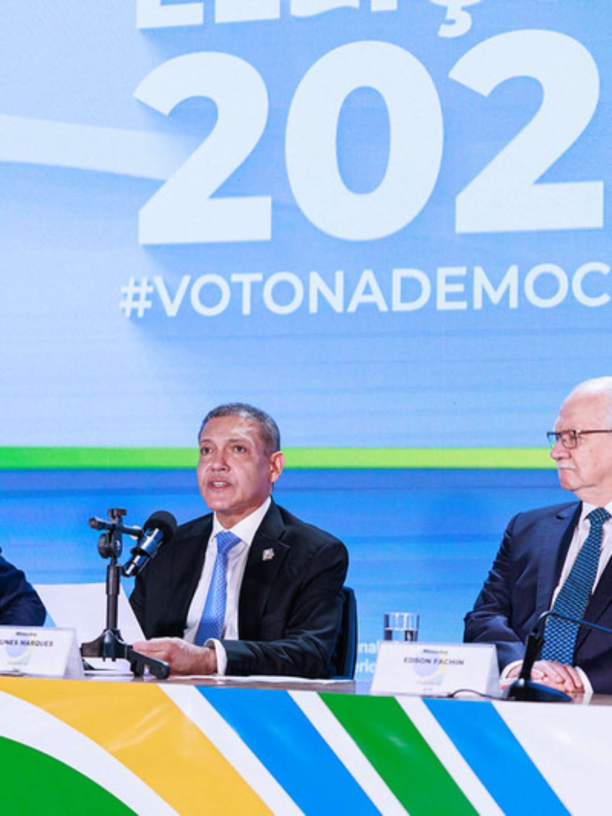 Prorrogação da votação é ápice de eleição marcada por protagonismo de TSE e STF
